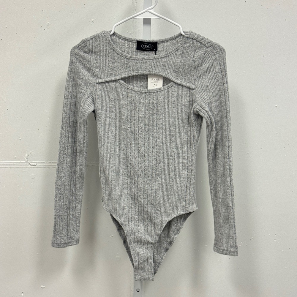 NWT Cider Grey Ribbed Long Sleeve Cutout Bodysuit XS Heather Gray Snap Closure